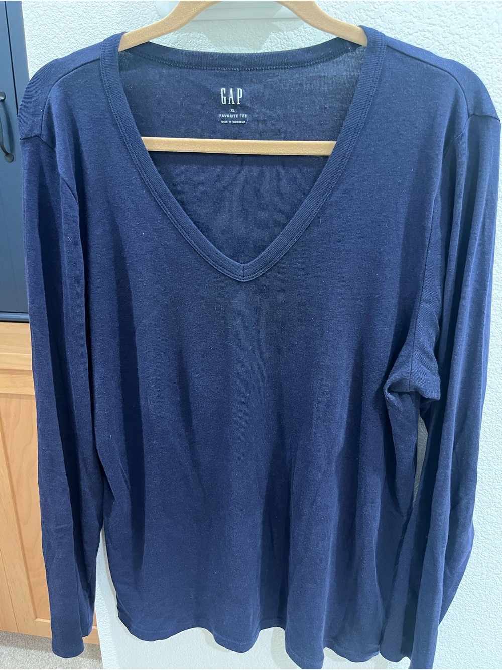 GAP Deep Navy V-Neck Long Sleeve Tee XL
